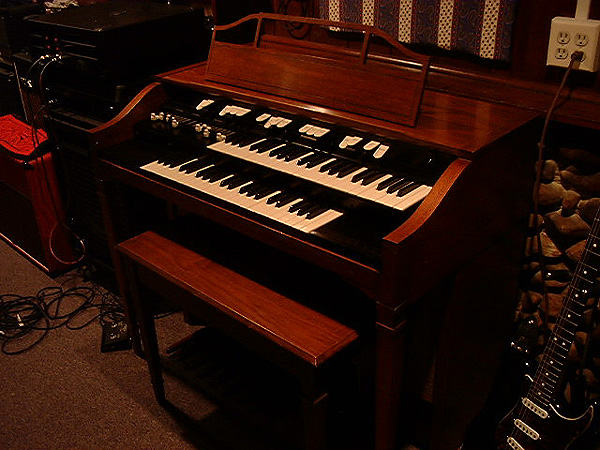 Hammond L-100 Organ (1965)